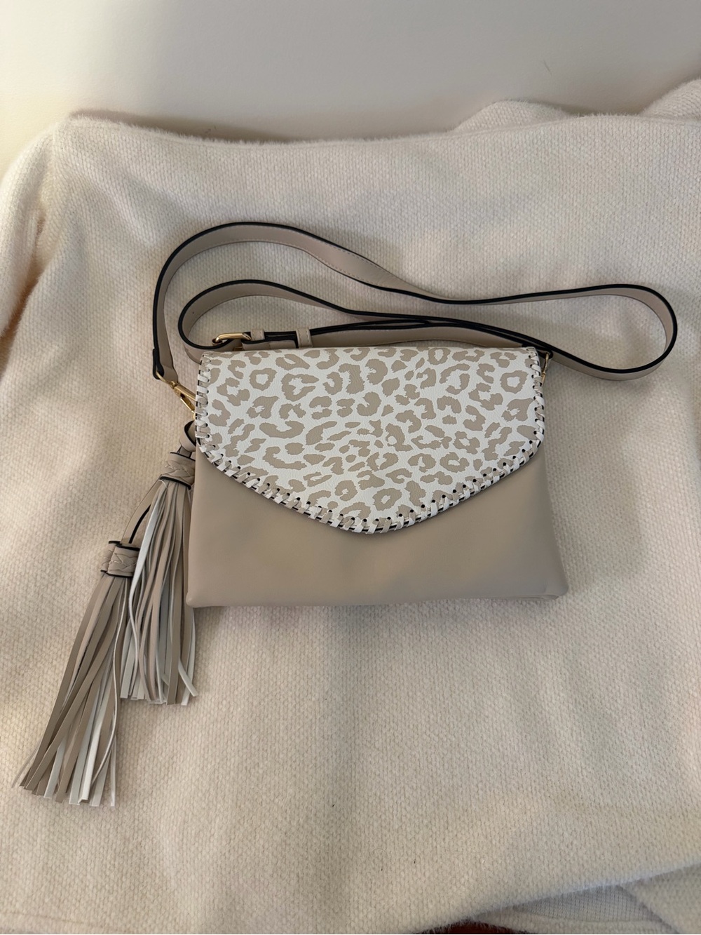 Jen & Co Beige Leopard-Print Flap Crossbody Bag with Tassel - Picture 3 of 8